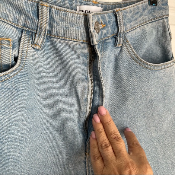 ZARA HIGH WAISTED MOM JEANS - Picture 4 of 11